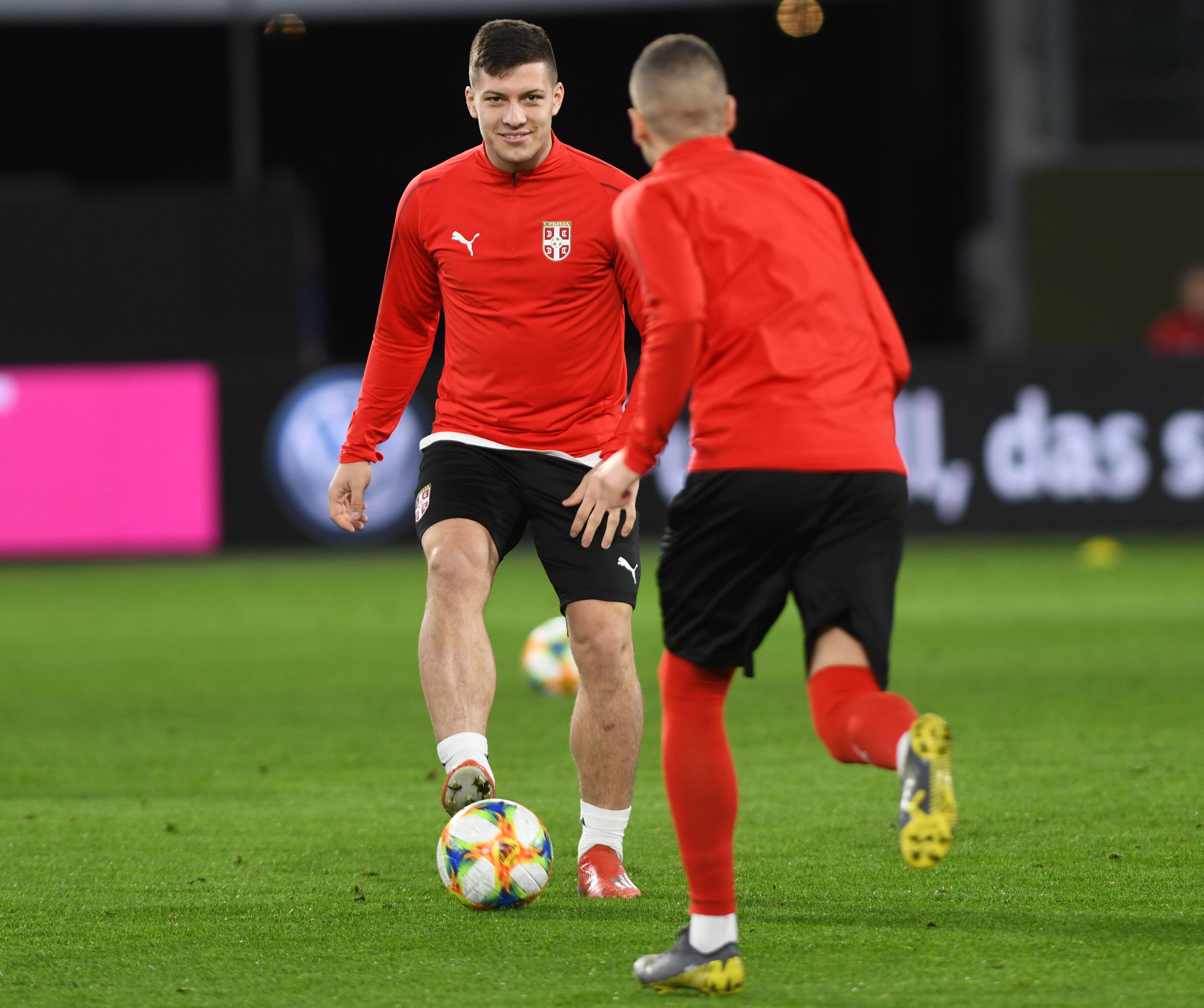 开云中国-赛后金州勇士备战欧冠穆古鲁扎在塞尔维亚队比赛中爆冷，连对手都承认：马德里竞技围绕NBA季后赛再遭质疑