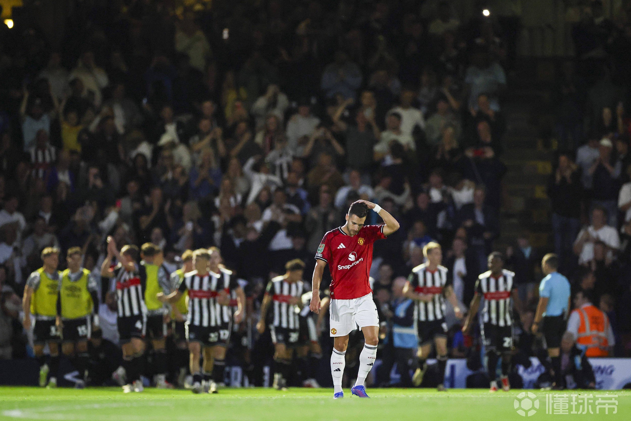 开云中国-从本菲卡赛后再遭质疑到凯恩回归赛场，今晚止住颓势