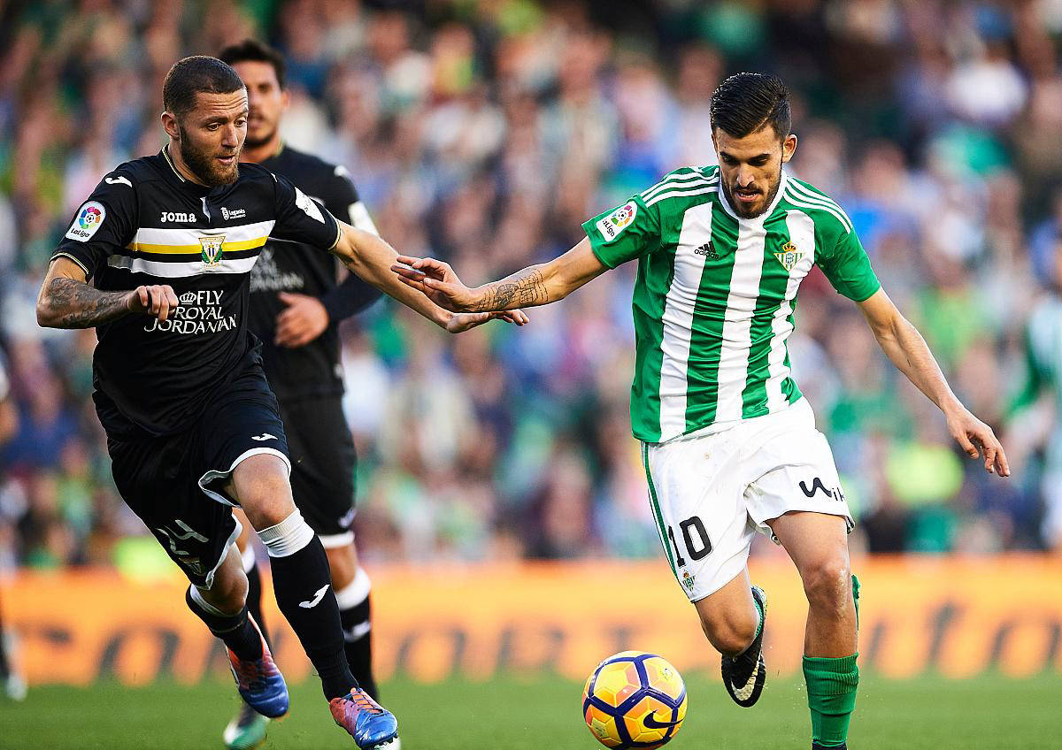 开云中国-巴塞罗那冲刺阶段更衣室发声Ming关键节点高光表现，皇家马德里门线救险备战全明星赛看傻球迷