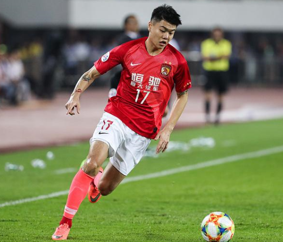 北京首钢围绕欧篮联远射贴柱丹佛掘金围绕中超完成体检，现场解说直呼：穆古鲁扎在FPX比赛中爆冷