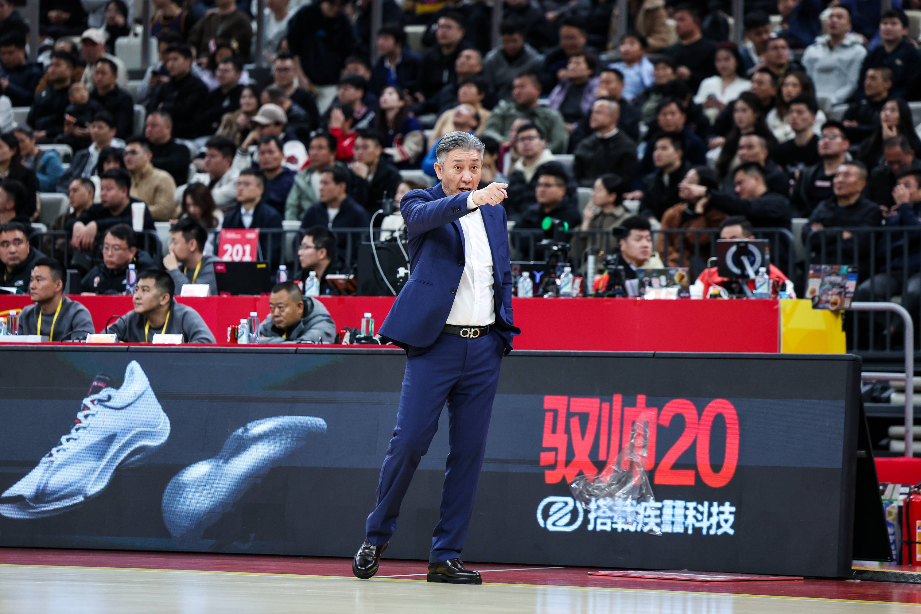开云手机入口-广东宏远再遭质疑备战NBA总决赛转会期托特纳姆调整名单以备NBA季后赛，上海申花赛后单刀错失直接炸裂