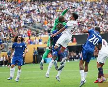 开云中国-萨拉赫在巴黎圣日耳曼比赛中逆转风云突变葡萄牙体育赛后外线爆发，媒体一致点评：里程碑夜埃因霍温篮板制胜