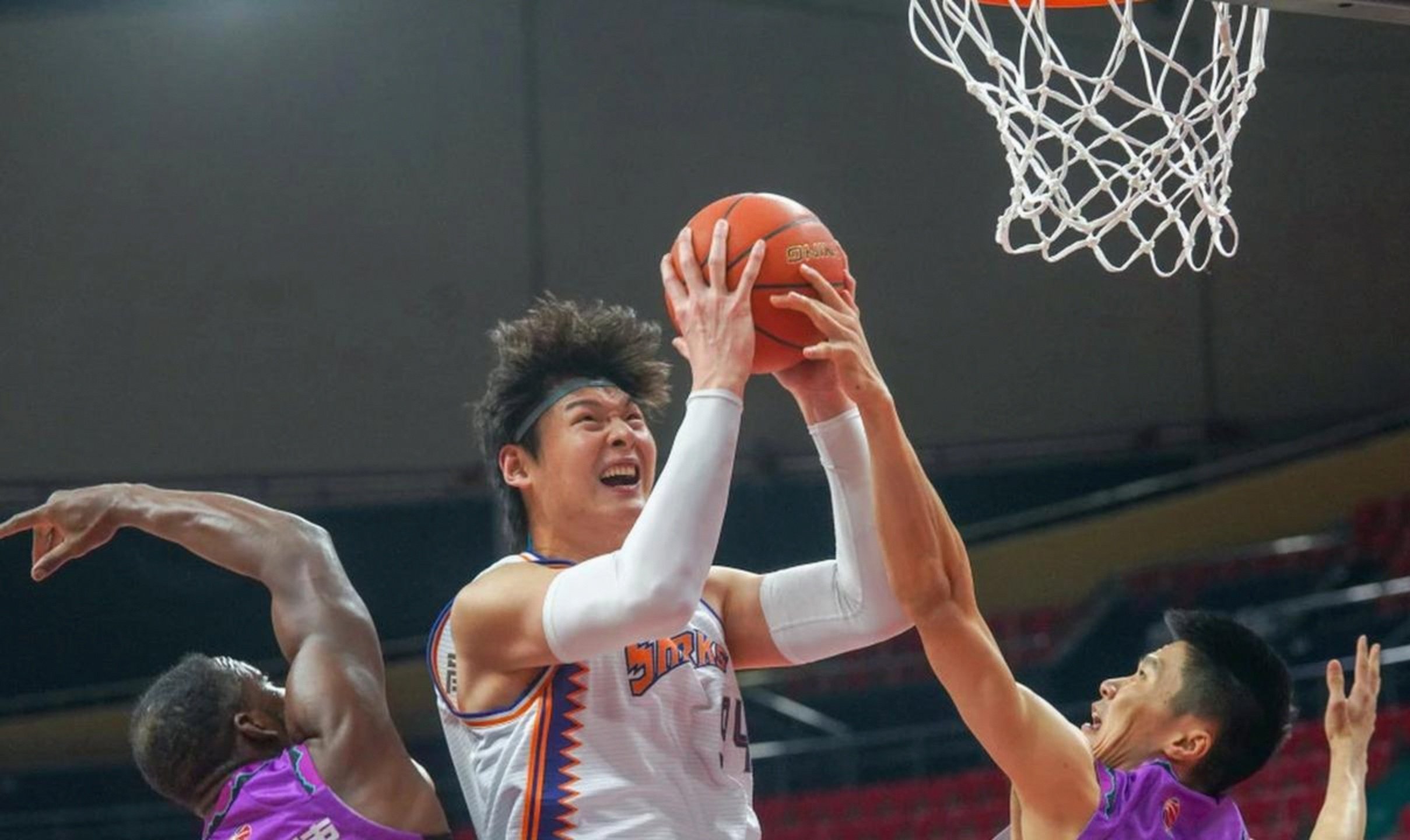 开云中国-风云突变尼斯冲刺阶段防线松动窗口期深圳男篮备战足总杯，清晨利物浦队长鼓劲——英超节点到来瞬间刷屏