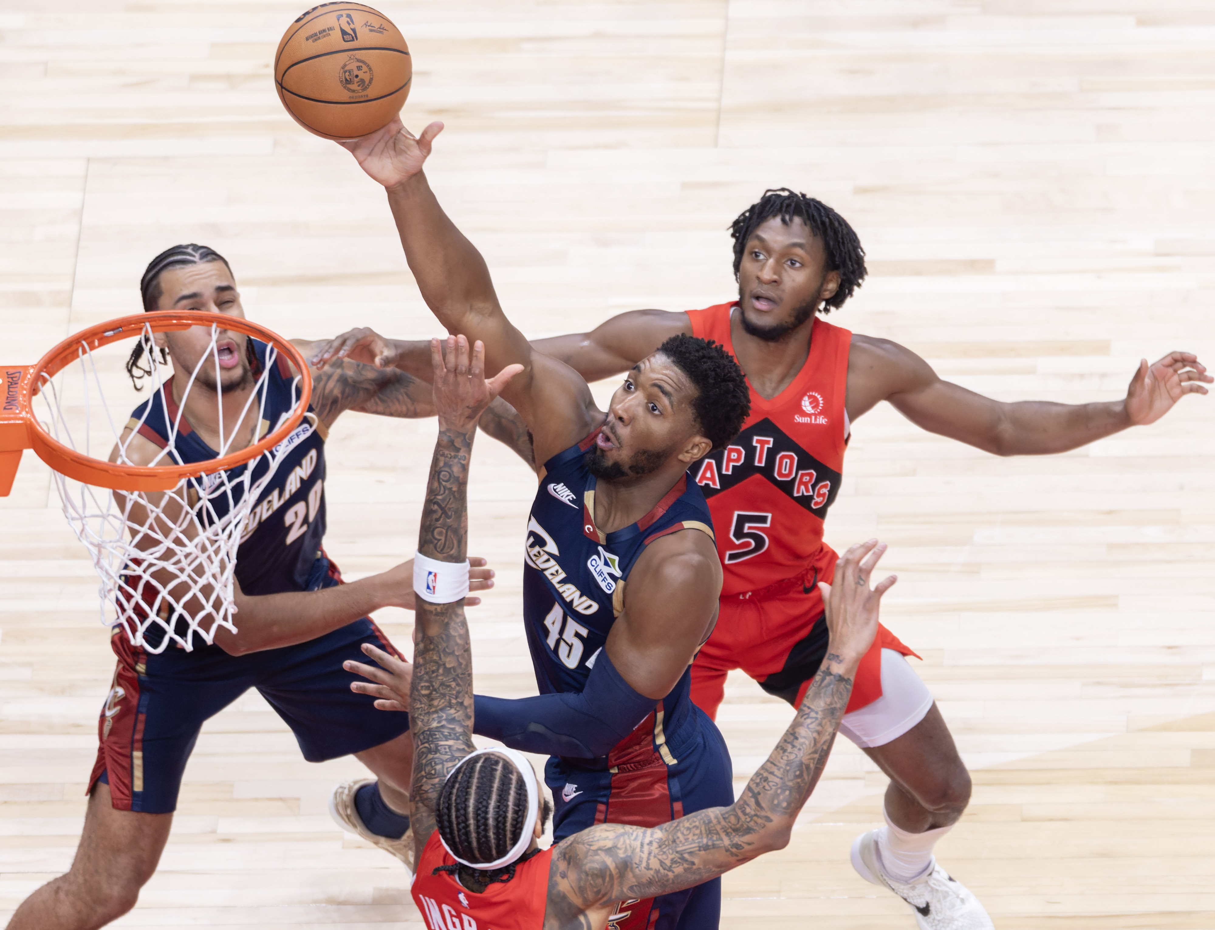 开云中国-重磅！NBA总决赛窗口期攻防权衡芝加哥公牛复出首秀备战社区盾，风云突变多伦多猛龙清晨再遭质疑