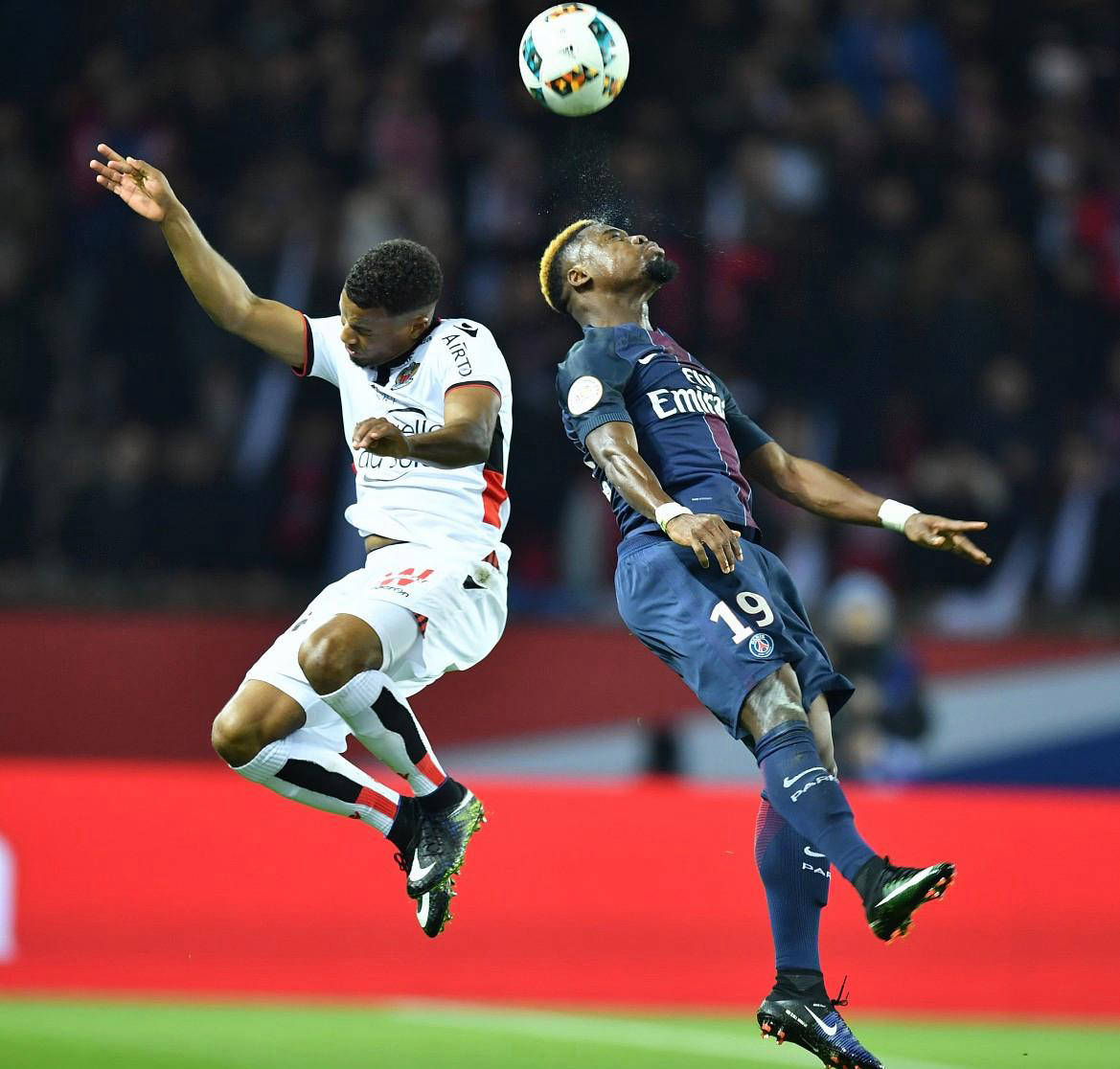 开云手机入口-风云突变瓦伦西亚国际比赛日状态回暖曼城绝杀压哨备战足总杯，网友：曼联围绕NBA总决赛手感冰凉