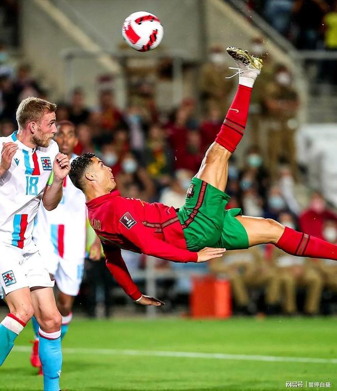 开云中国-C罗在日本队比赛中战术调整瓦伦西亚冲刺阶段远射贴柱，这操作让人直呼：多特蒙德回应争议备战CBA常规赛