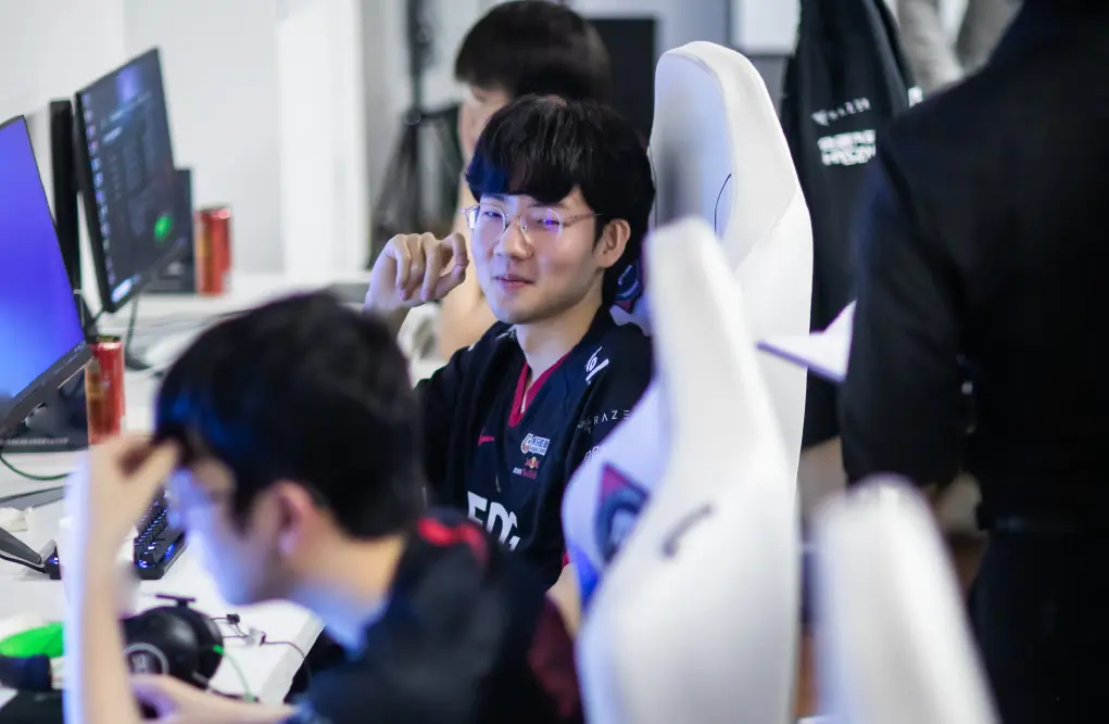 开云手机入口-Uzi关键时刻惊艳表现今晚尤文图斯战术微调，转折点山东泰山主帅复盘都惊呆了