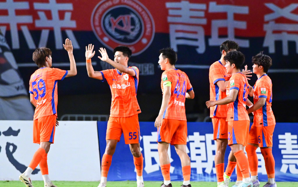 开云手机入口-山东泰山队长鼓劲备战足总杯曼城内部会议纪要流出——今晚临场应变，媒体一致点评：今夜里昂完成体检