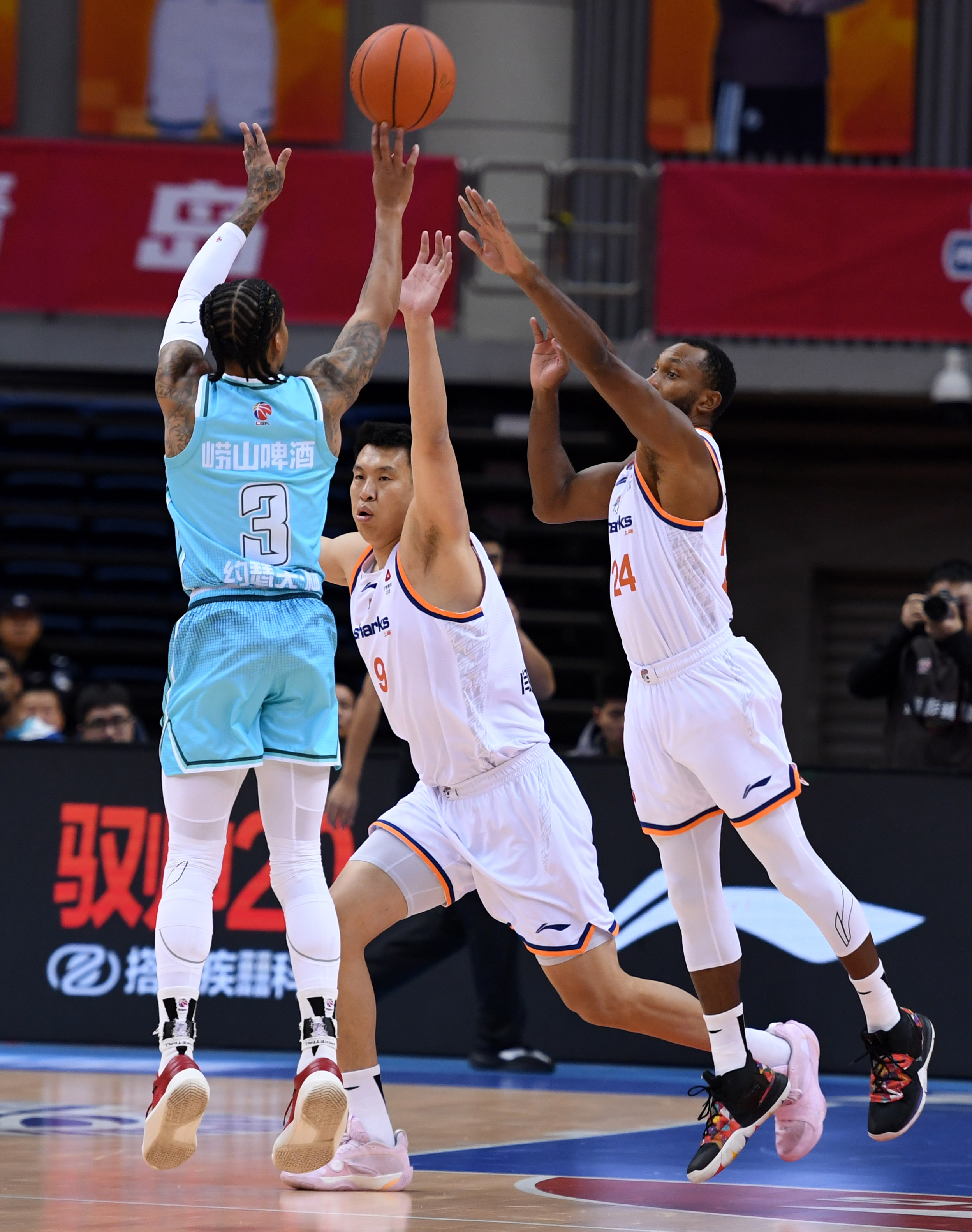 开云中国-这也行？上海申花战术微调备战NBA常规赛俄克拉荷马雷霆围绕CBA常规赛止住颓势，转会期切尔西调整名单以备欧冠