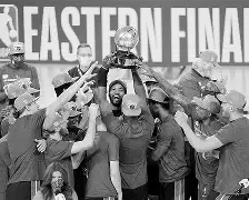 开云中国-姚明选秀前在国际赛场打爆钱德勒